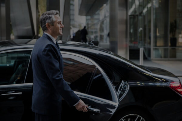 Service Meet and Greet : Accueil Personnalisé et Transfert Sans Stress Chez Driver Seven VIP, nous comprenons l’importance d’une première impression et d’un accueil chaleureux. C’est pourquoi nous proposons notre service « Meet and Greet », conçu pour vous offrir une expérience d’arrivée fluide et sans stress, où que vous soyez. Service Meet and Greet : Accueil Personnalisé et Transfert Sans Stress Chez Driver Seven VIP, nous comprenons l’importance d’une première impression et d’un accueil chaleureux. C’est pourquoi nous proposons notre service « Meet and Greet », conçu pour vous offrir une expérience d’arrivée fluide et sans stress, où que vous soyez.