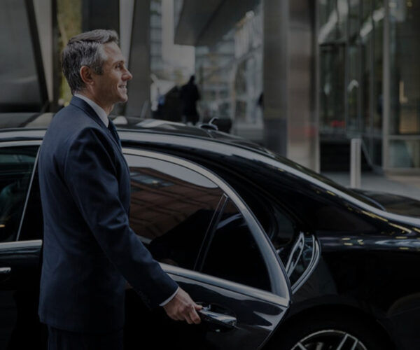 Service Meet and Greet : Accueil Personnalisé et Transfert Sans Stress Chez Driver Seven VIP, nous comprenons l’importance d’une première impression et d’un accueil chaleureux. C’est pourquoi nous proposons notre service « Meet and Greet », conçu pour vous offrir une expérience d’arrivée fluide et sans stress, où que vous soyez. Service Meet and Greet : Accueil Personnalisé et Transfert Sans Stress Chez Driver Seven VIP, nous comprenons l’importance d’une première impression et d’un accueil chaleureux. C’est pourquoi nous proposons notre service « Meet and Greet », conçu pour vous offrir une expérience d’arrivée fluide et sans stress, où que vous soyez.